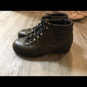Vintage combat / hiking boots
